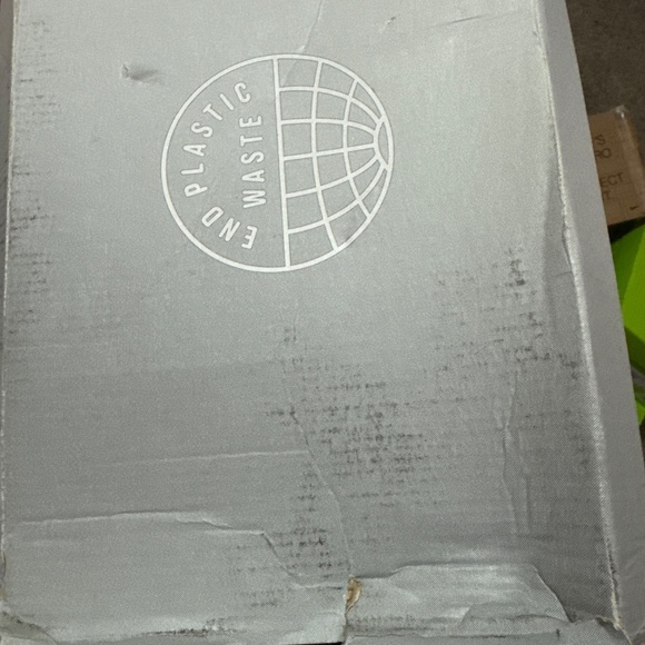 Adidas Women's Postmove Basketball Shoe 9.5 in box - Picture 13 of 14